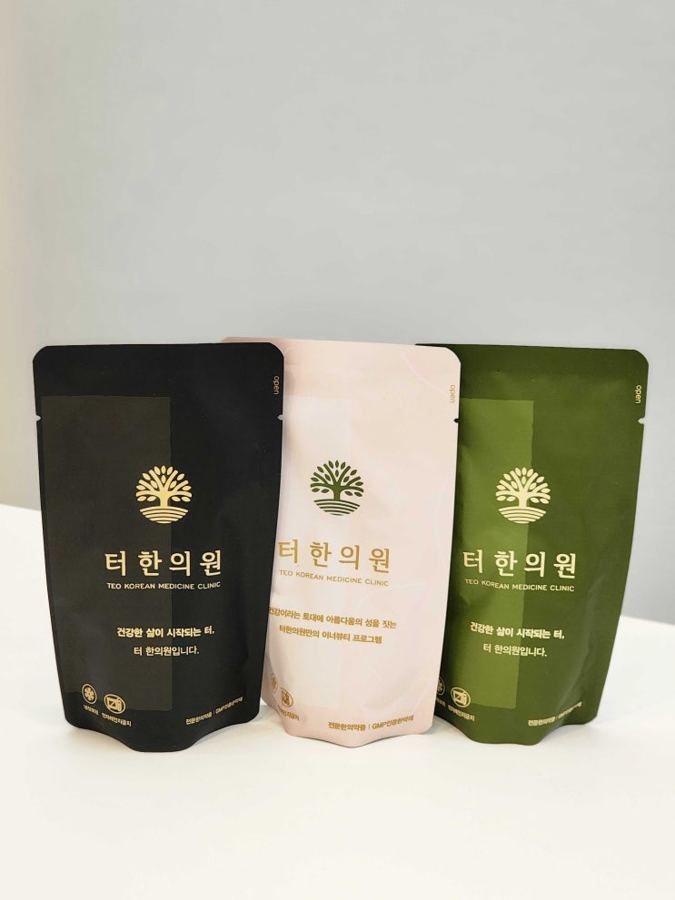 터한의원 로고가 인쇄된 세 가지 색상의 포장 제품 사진